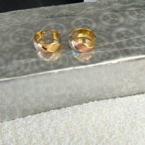 14 Kt rose gold beautiful not heavy everyday use. No retun